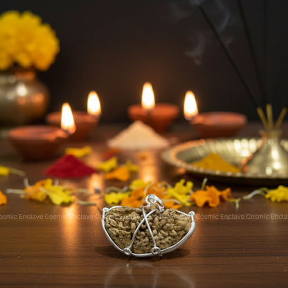 1 Mukhi Rudraksha (Chandrakaar) (For Attracting Wealth, Confidence & Focus)